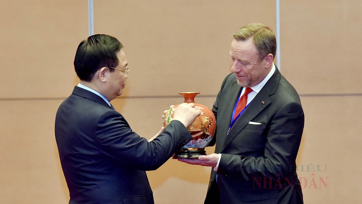 Chủ tịch Quốc hội Vương Đình Huệ: Nhất quán chính sách, kiên định mục tiêu phát triển -2
