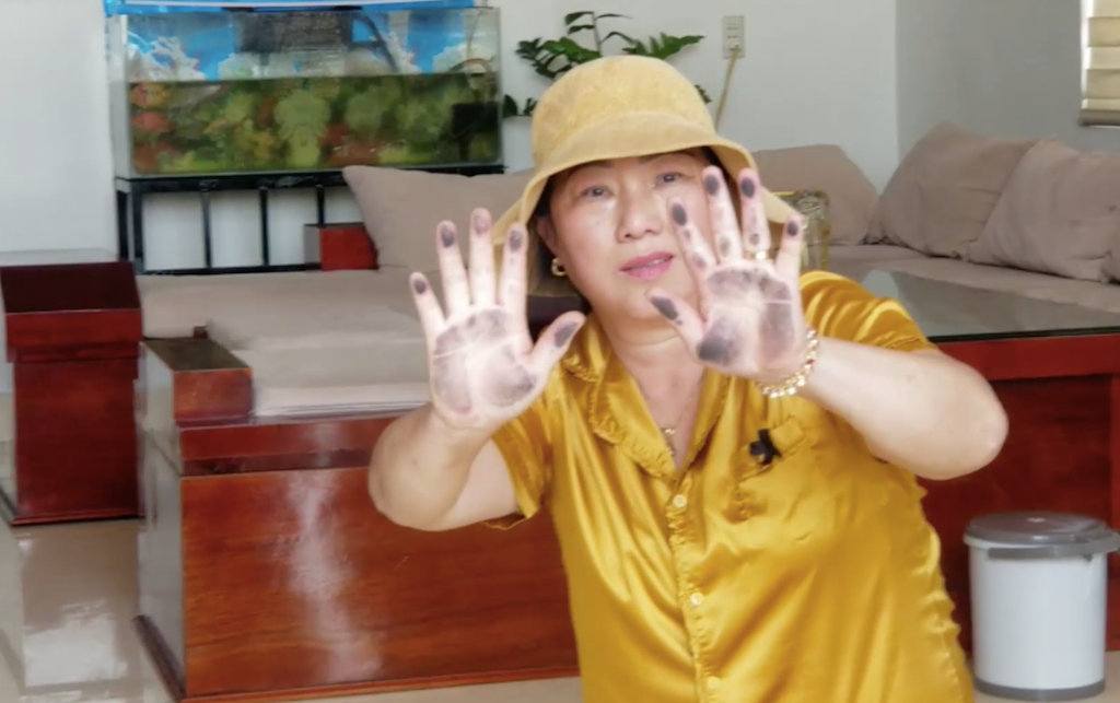 Người dân bức xúc vì bụi than phủ kín khắp mọi nơi