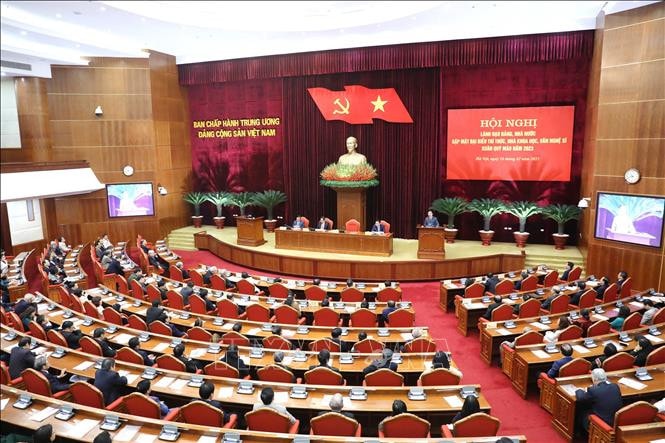 Tạo động lực để đội ngũ trí thức, nhà khoa học, văn nghệ sĩ phát triển năng lực bản thân, cống hiến cho tổ quốc -0