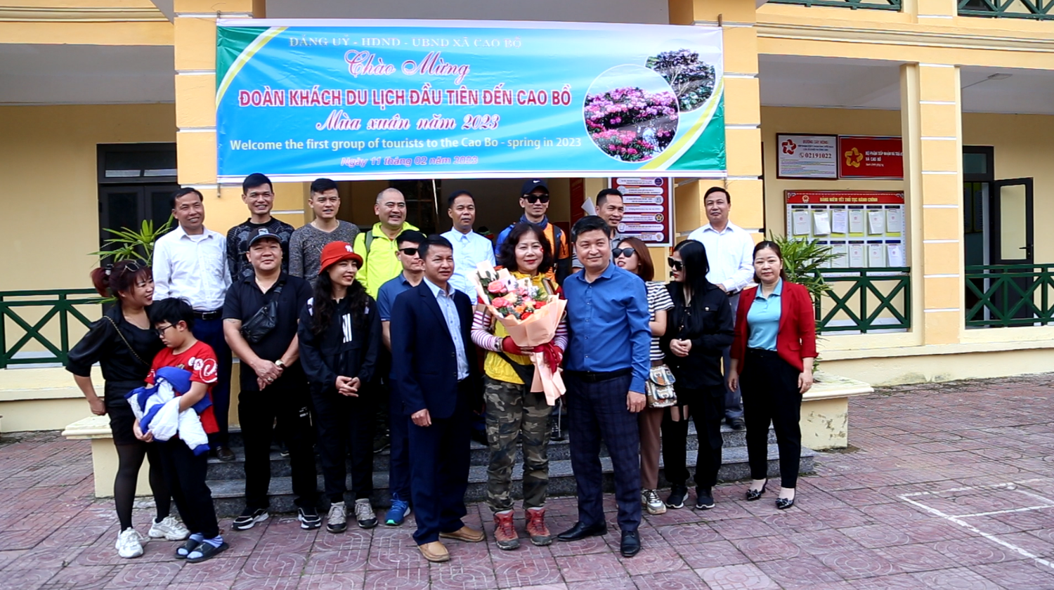 Lên Cao Bồ chinh phục đỉnh Tây Côn Lĩnh ngắm hoa Đỗ Quyên -0
