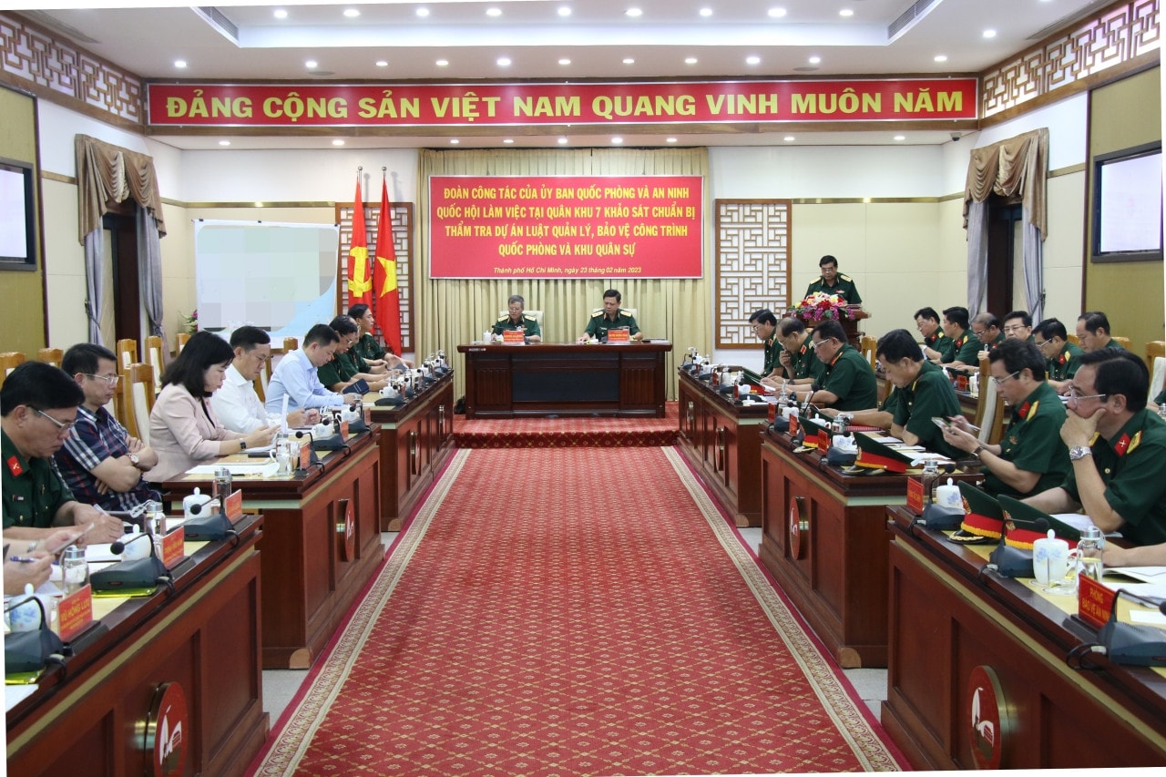 Quang cảnh buổi làm việc Ủy ban Quốc phòng và An ninh khảo sát tại Quân khu 7 -0