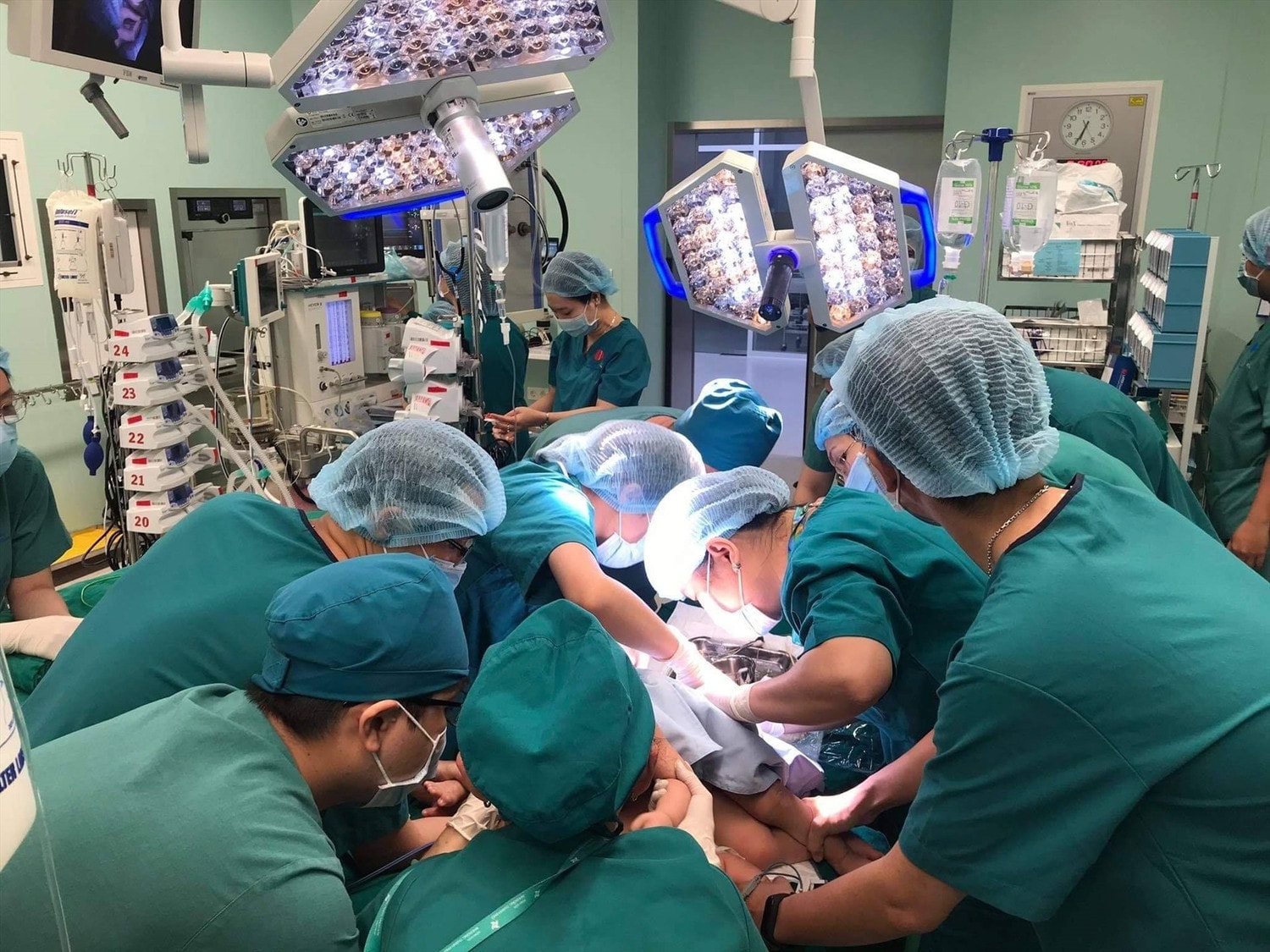 Thủ tướng Phạm Minh Chính: Giải quyết dứt điểm tình trạng thiếu thuốc, vật tư y tế -0