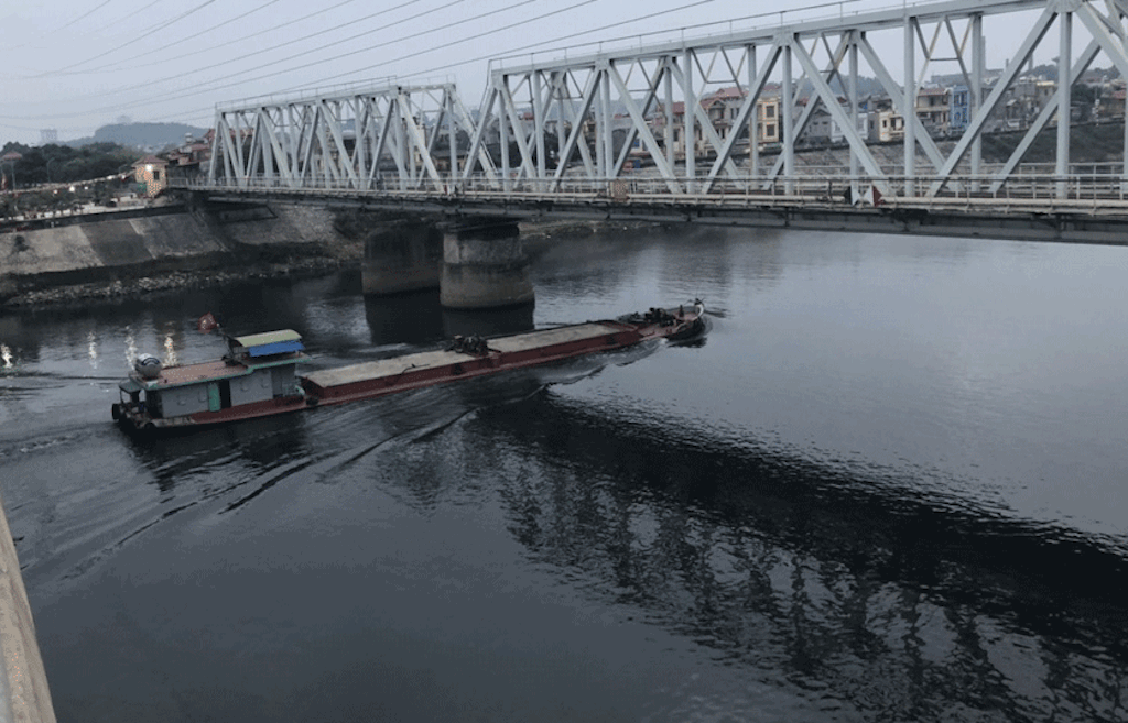 Yêu cầu Công ty Cổ phần thương mại than - khoáng sản Việt Tiến khai thác cát, sỏi lòng sông Cầu đúng quy định pháp luật