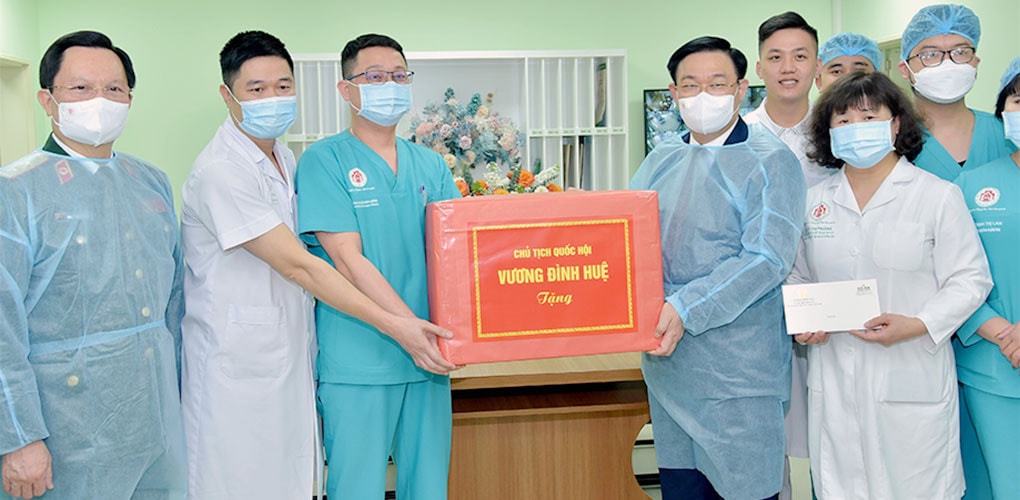 Khẩn trương hoàn thiện chính sách, sớm tạo chuyển biến căn bản trong sự nghiệp chăm sóc sức khoẻ Nhân dân -1