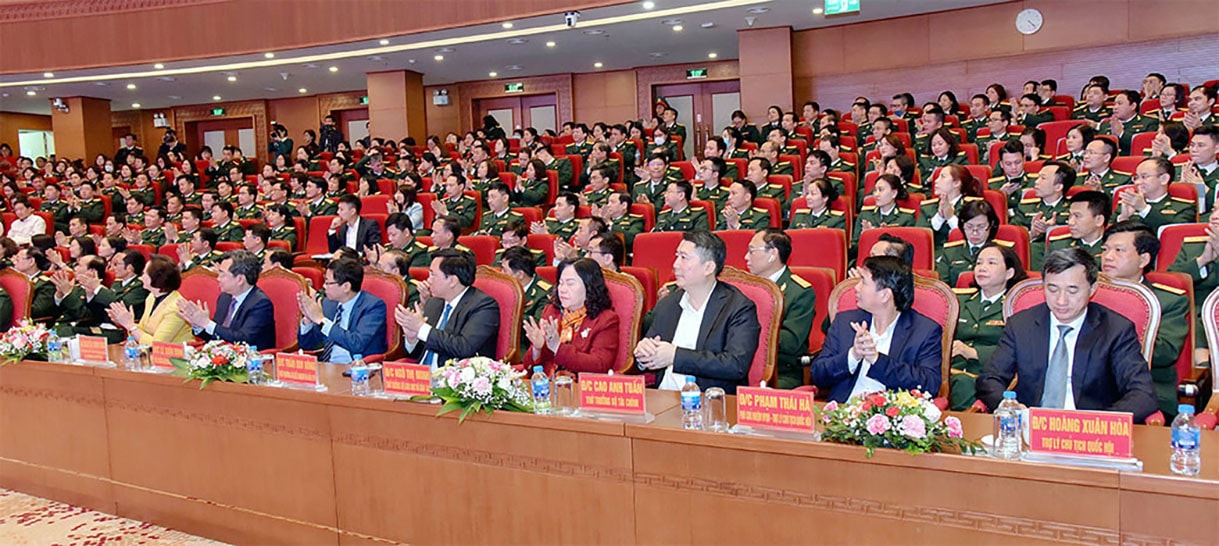 Khẩn trương hoàn thiện chính sách, sớm tạo chuyển biến căn bản trong sự nghiệp chăm sóc sức khoẻ Nhân dân