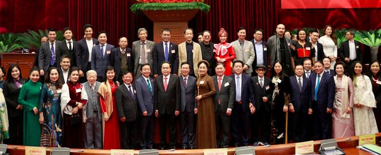 Căn cốt để phát triển văn học nghệ thuật -0