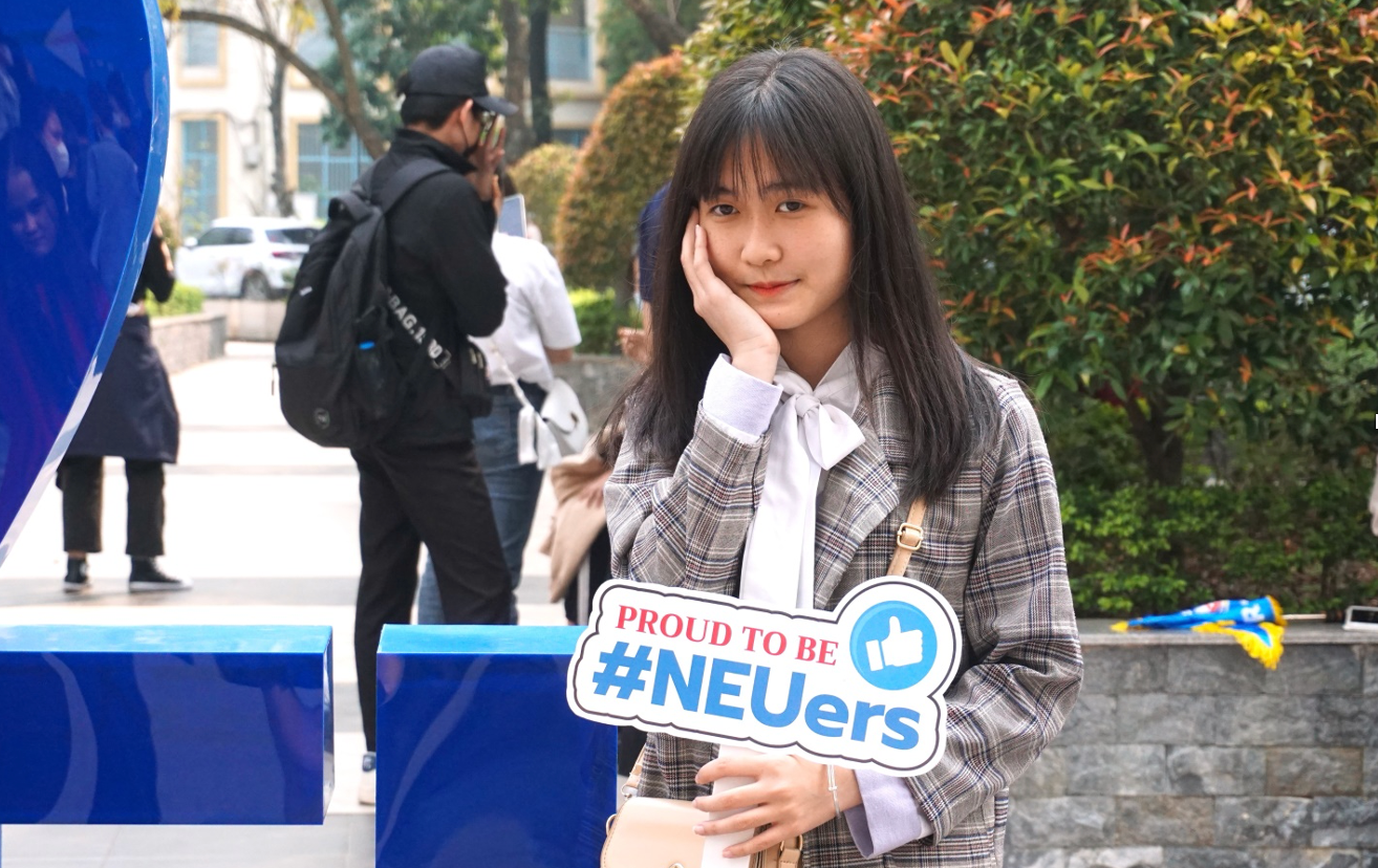 Gần 5.000 học sinh THPT trải nghiệm “Một ngày là sinh viên Kinh tế Quốc dân” -0
