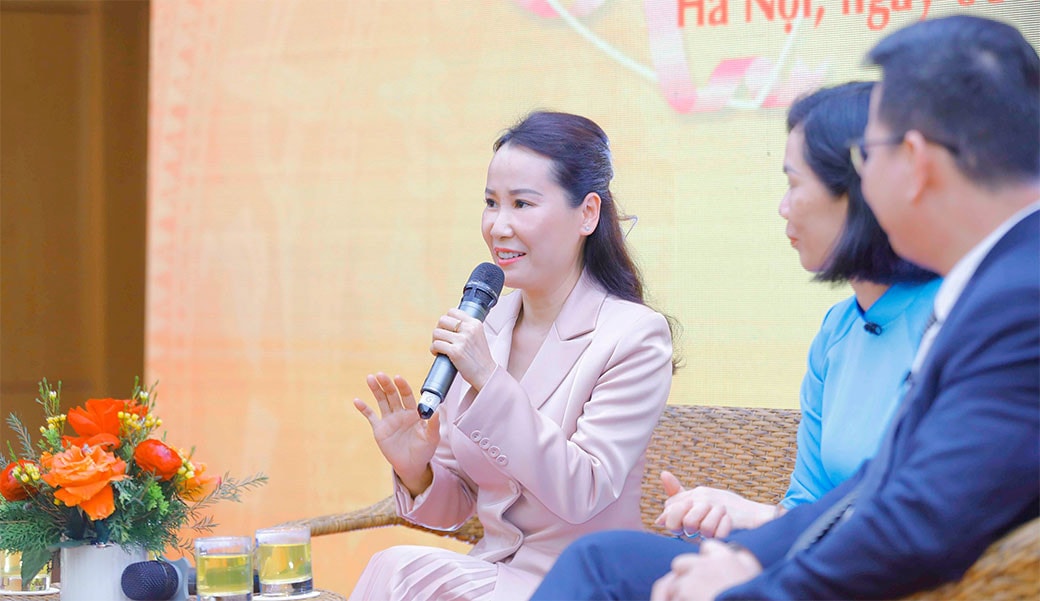 Để theo kịp với dòng chảy của thời đại, phụ nữ ngày nay phải thay đổi rất nhiều giá trị truyền thống. Bên cạnh việc gìn giữ những giá trị cốt lõi, mang tính kế thừa thì họ cũng phải thay đổi để bắt kịp nhịp sống và xu hướng phát triển mới. Vậy người phụ nữ trong thời đại mới có những gì khác so với người phụ nữ trước đây, thưa nhạc sĩ Giáng Son? 