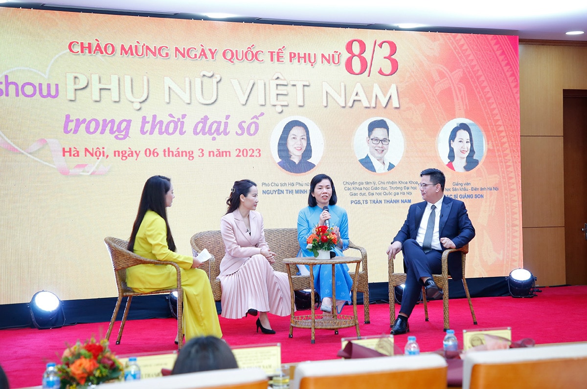 MC: Sự tác động mạnh mẽ của công nghệ số đã làm thay đổi nhiều chuẩn mực, nhiều tiêu chí về con người nói chung và người phụ nữ nói riêng. Theo ông, người phụ nữ của thời smartphone, mạng xã hội, trí tuệ nhân tạo, ChatGPT… sẽ phải đối mặt với những thách thức gì để khẳng định tài năng và trí tuệ, giữ gìn hạnh phúc gia đình, tạo lập vị trí nhất định trong xã hội? 