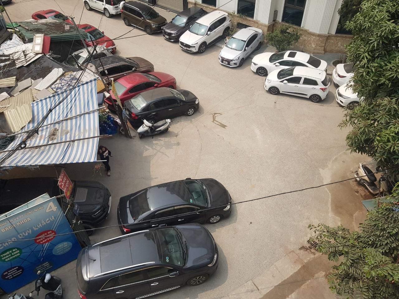 “Nghẹt thở” lòng đường, vỉa hè đằng sau khu đô thị Star City Lê Văn Lương -1