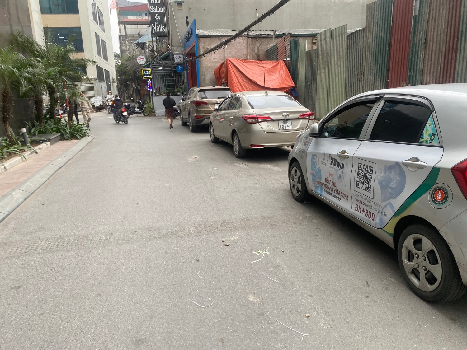 “Nghẹt thở” lòng đường, vỉa hè đằng sau khu đô thị Star City Lê Văn Lương -8