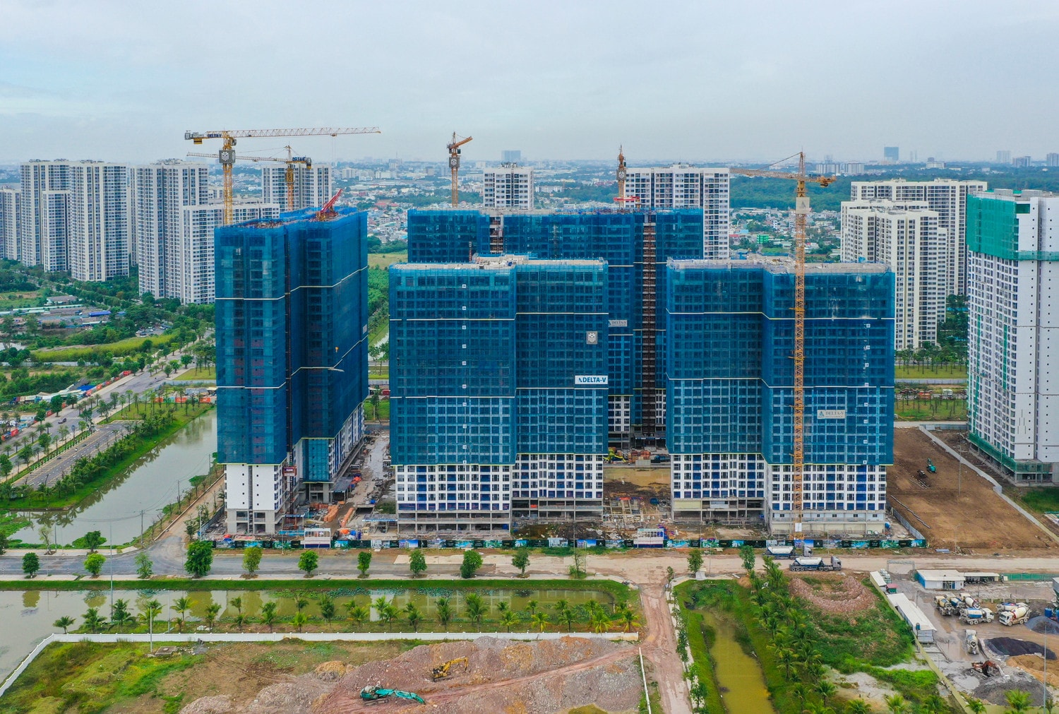 Tiến độ của LUMIÈRE Boulevard cập nhật cuối tháng 2. Ảnh: Masterise Homes MASTERISE HOMES CHÍNH THỨC CẤT NÓC LUMIÈRE BOULEVARD -0