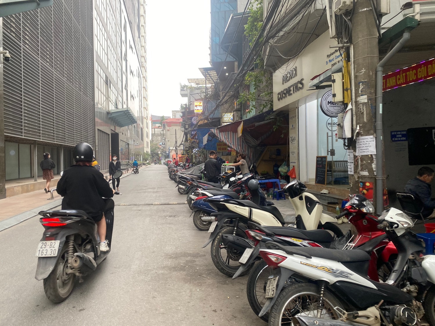 “Nghẹt thở” lòng đường, vỉa hè đằng sau khu đô thị Star City Lê Văn Lương -7