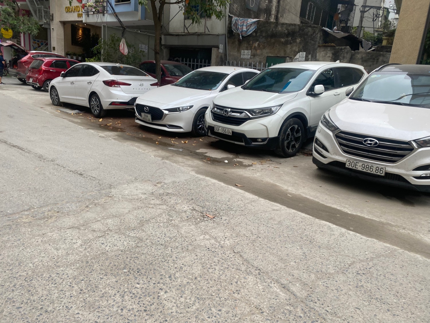 “Nghẹt thở” lòng đường, vỉa hè đằng sau khu đô thị Star City Lê Văn Lương -3
