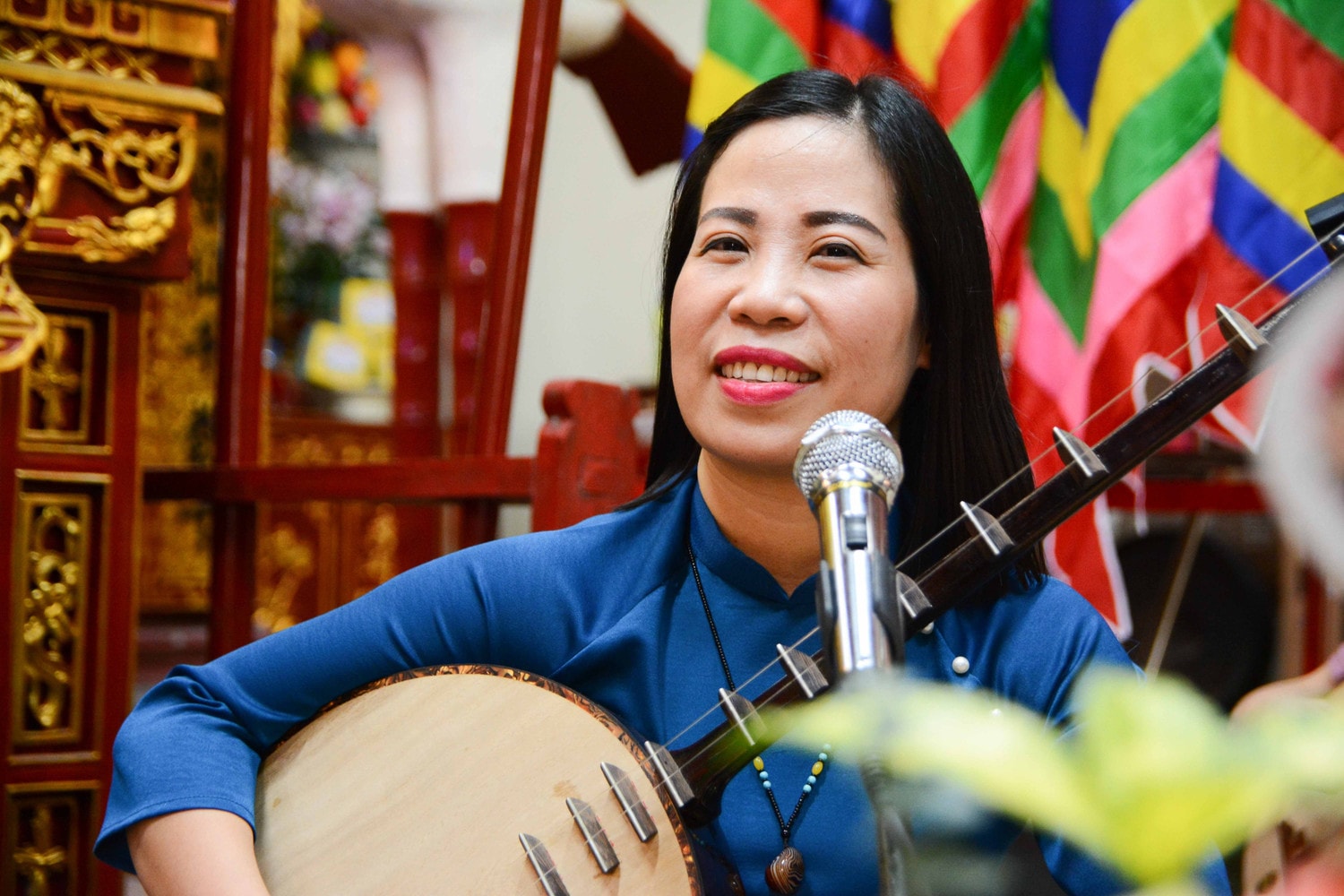 Nghệ sỹ Tuyết Tuyết: Người “được chọn” theo nghiệp chầu văn -0