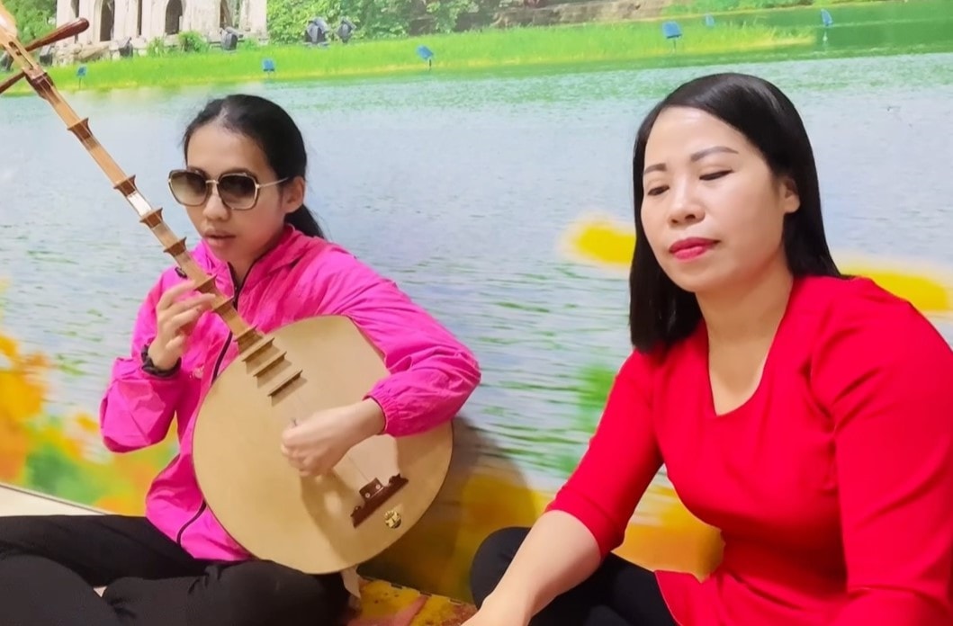 Nghệ sỹ Tuyết Tuyết: Người “được chọn” theo nghiệp chầu văn -0