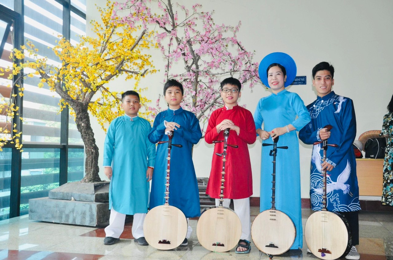 Nghệ sỹ Tuyết Tuyết: Người “được chọn” theo nghiệp chầu văn -0