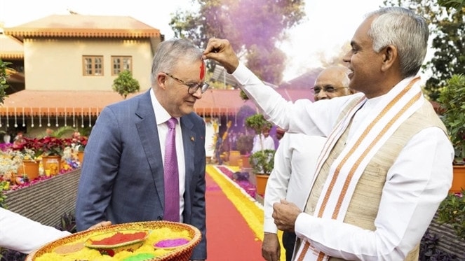 Thủ tướng Albanese tham dự Lễ Hội Holi ở bang Gurajat hôm 9.3 - Ảnh: smh.com.au