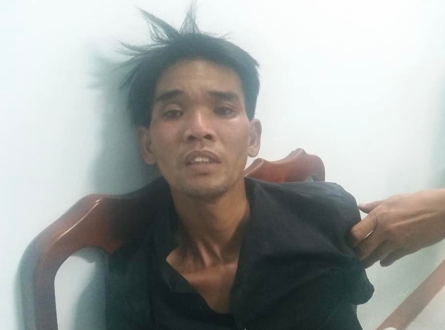 Bình Dương: Bị dừng xe, 2 tên trộm dùng dao rựa chém công an rồi tẩu thoát