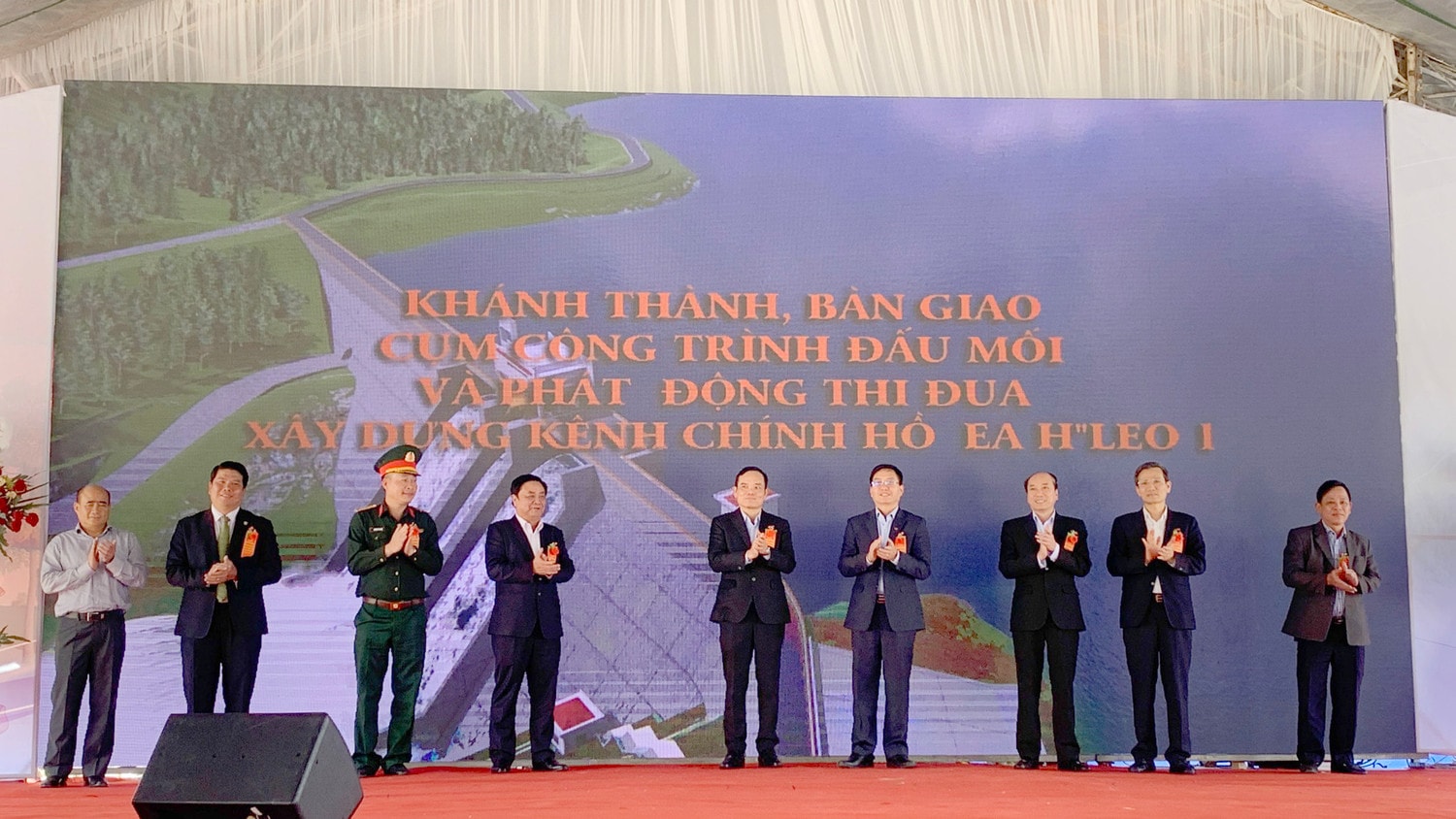 Phó Thủ tướng Trần Lưu Quang bấm nút khánh thành hồ chứa nước Ea H’leo 1 -0