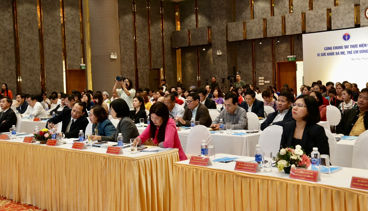 Cô đỡ thôn, bản là nguồn lực quan trọng trong hệ thống chăm sóc sức khỏe ban đầu -0