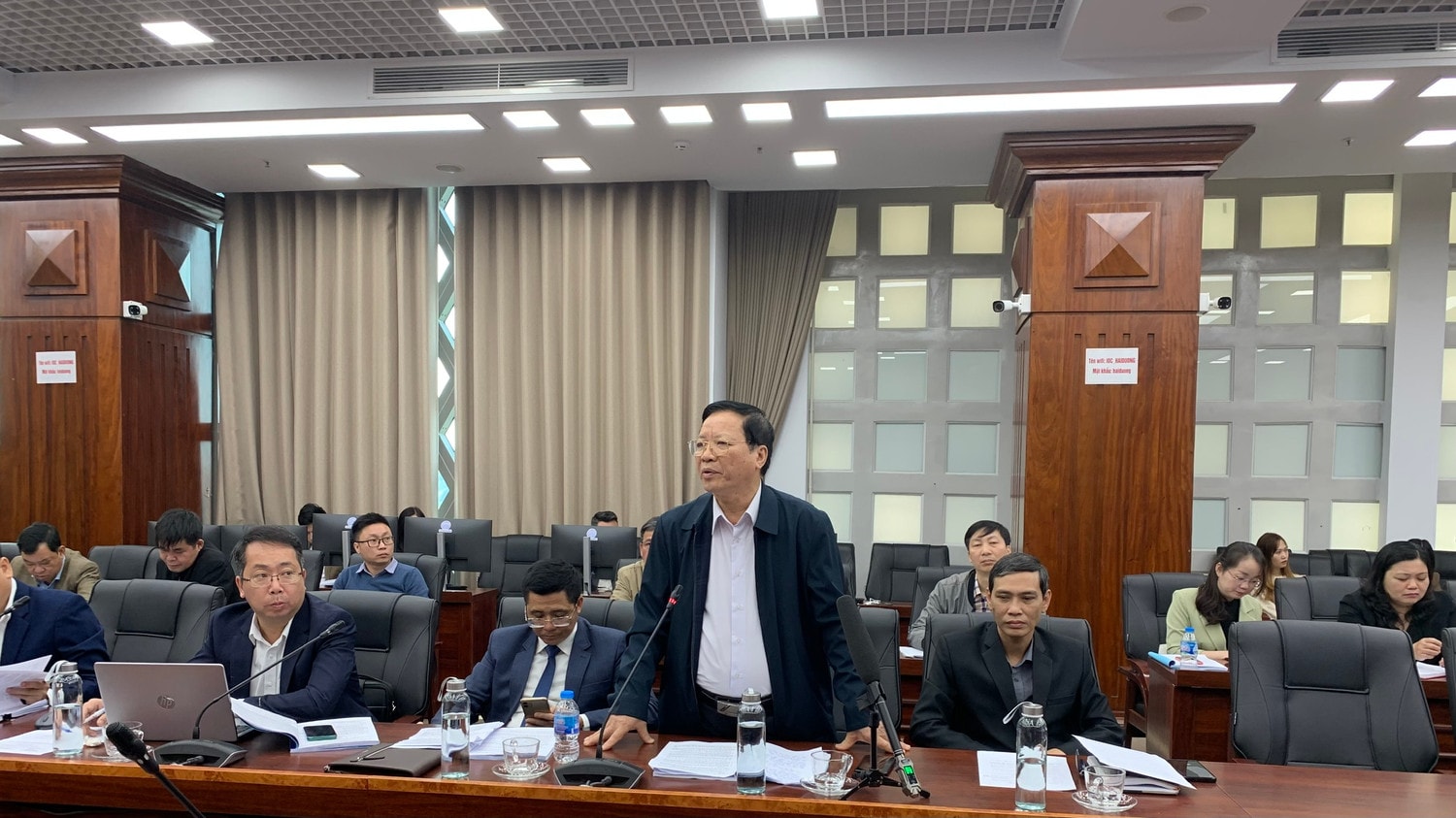 Đại biểu phát biểu ý kiến tại Hội nghị lấy ý kiến tham gia vào Dự thảo Luật Đất đai (sửa đổi ) do UBND tỉnh Hải Dương tổ chức