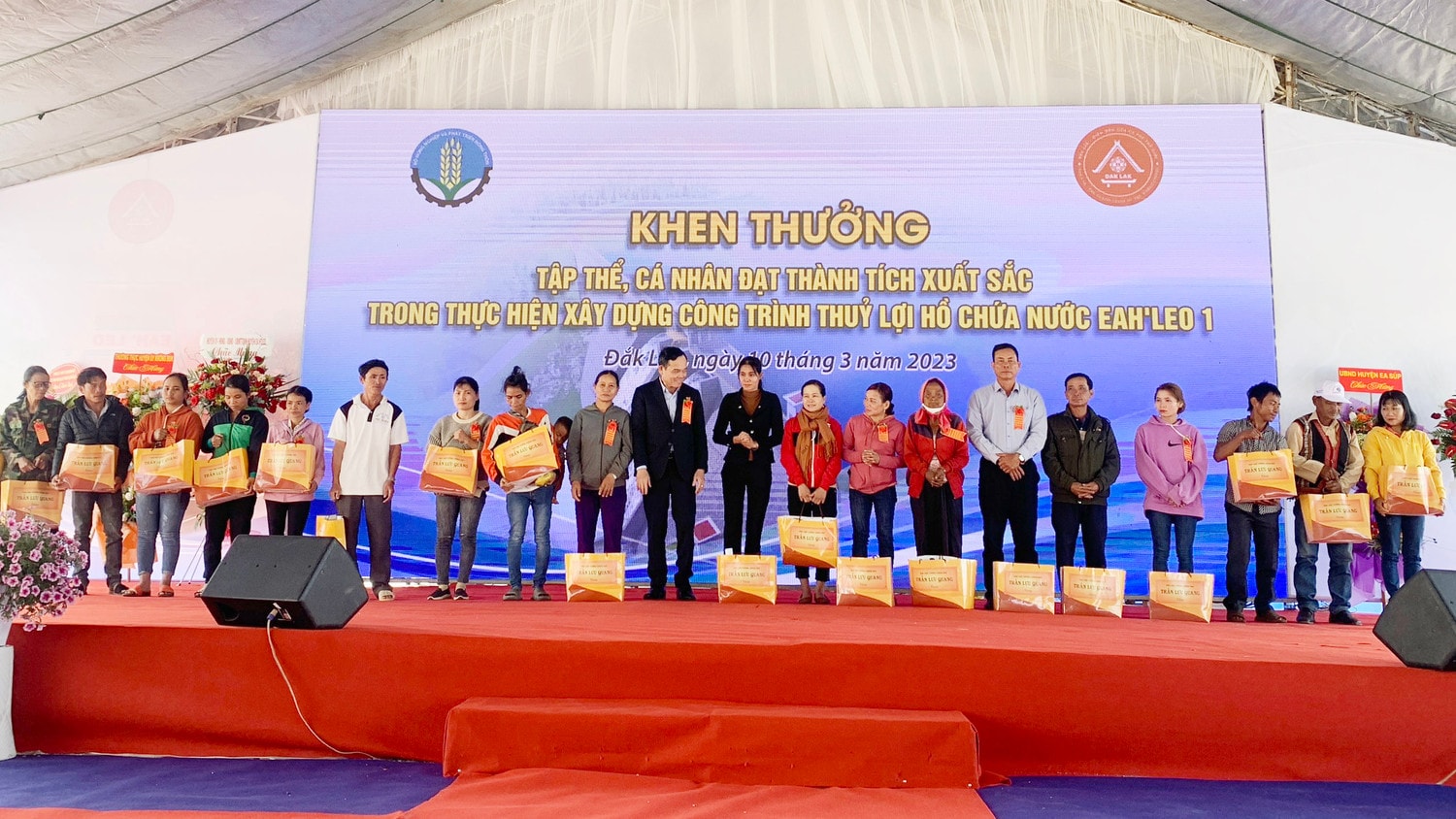 Phó Thủ tướng Trần Lưu Quang bấm nút khánh thành hồ chứa nước Ea H’leo 1 -0