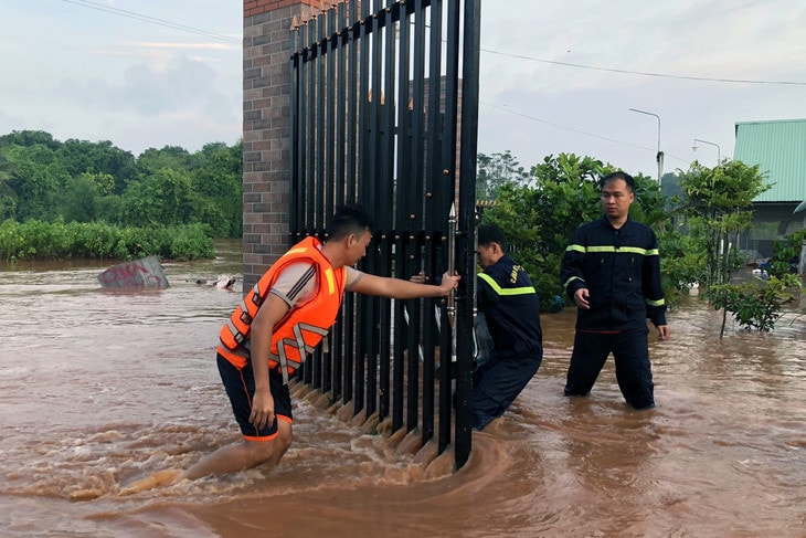Nâng cao hơn nữa công tác cảnh báo, dự báo thiên tai -0
