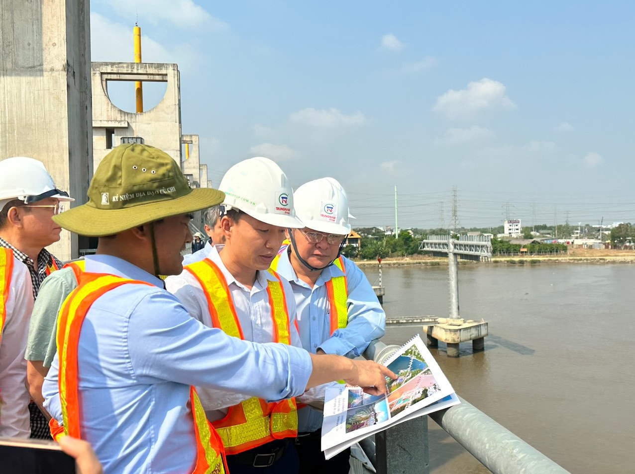 Khảo sát thực địa Dự án ngăn triều 10.000 tỉ -0