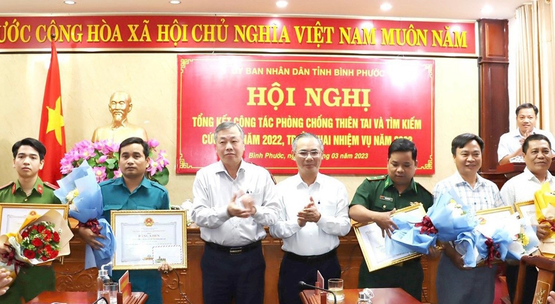 Nâng cao hơn nữa công tác cảnh báo, dự báo thiên tai -0