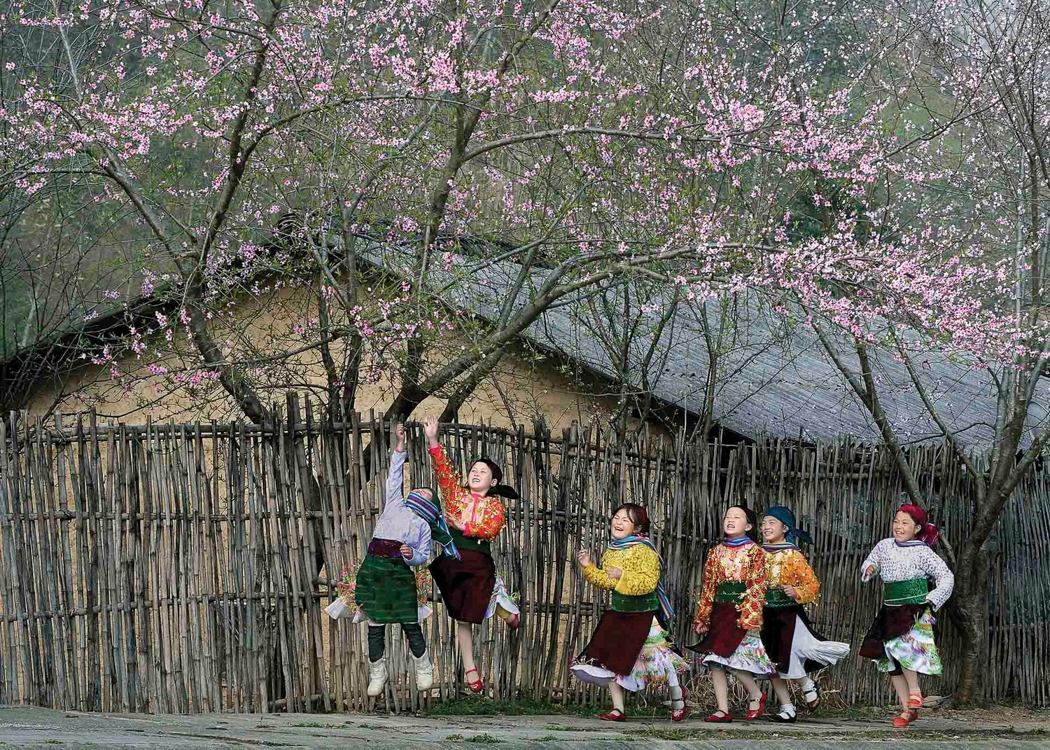 09. summer day (tạm dịch ngày hè) - nguyễn thị vân (việt nam) - huy chương vàng fiap - đề tài trẻ em.jpg -0