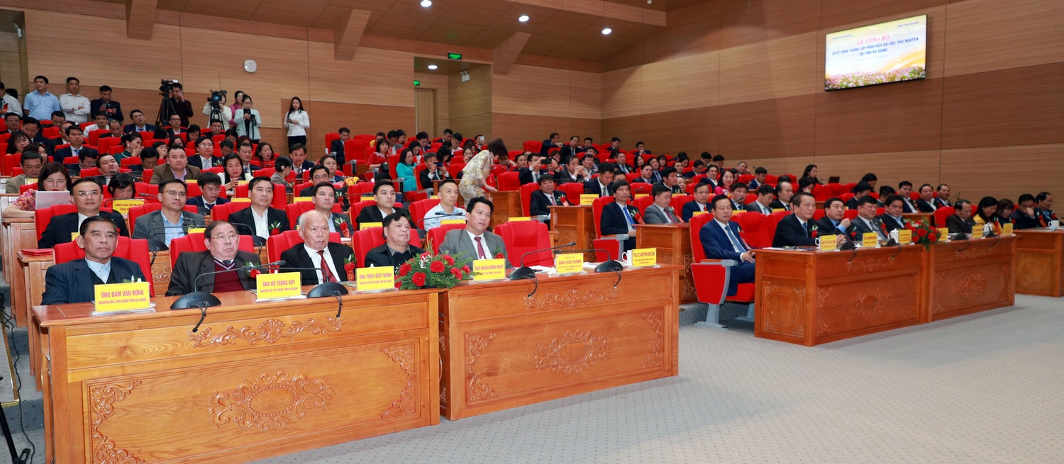 Các đại biểu tham dự buổi lễ Thành lập Phân hiệu Đại học Thái Nguyên tại Hà Giang -0