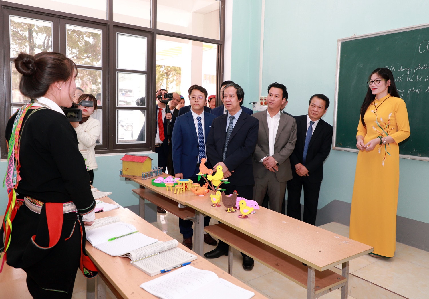 Các đại biểu tham quan thực tế các lớp học Thành lập Phân hiệu Đại học Thái Nguyên tại Hà Giang -0