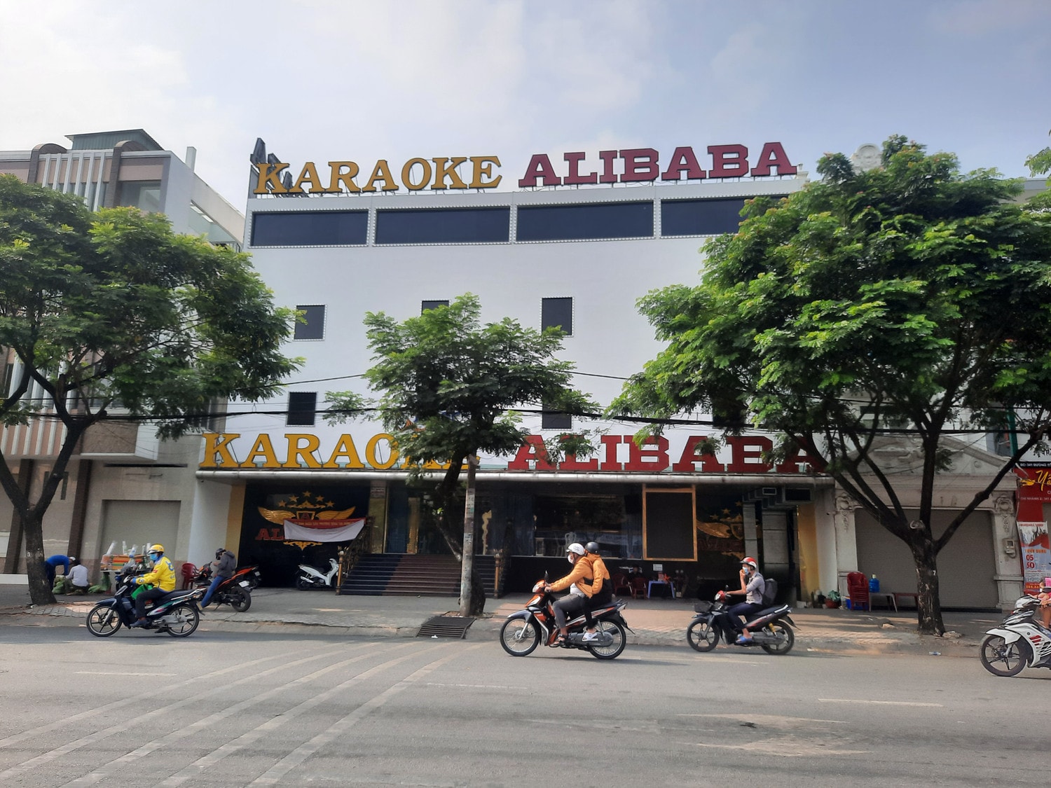 Hàng loạt nhà hàng karaoke tại quận Bình Tân phải dừng hoạt động vì vi phạm phòng cháy chữa cháy -0