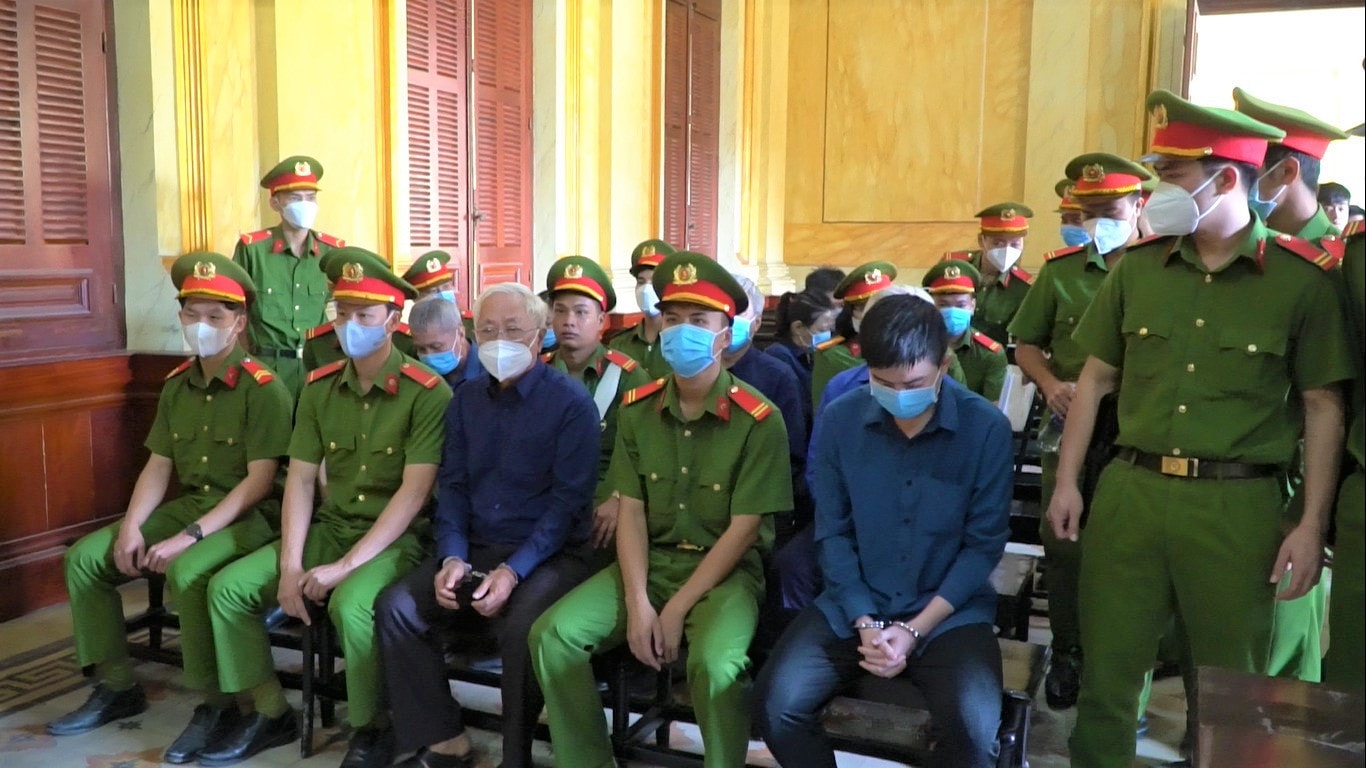Các bị cáo tại tại Tòa liên quan đến vụ án vi phạm quy định về cho vay trong hoạt động của các tổ chức tín dụng xảy ra tại ngân hàng Đông Á