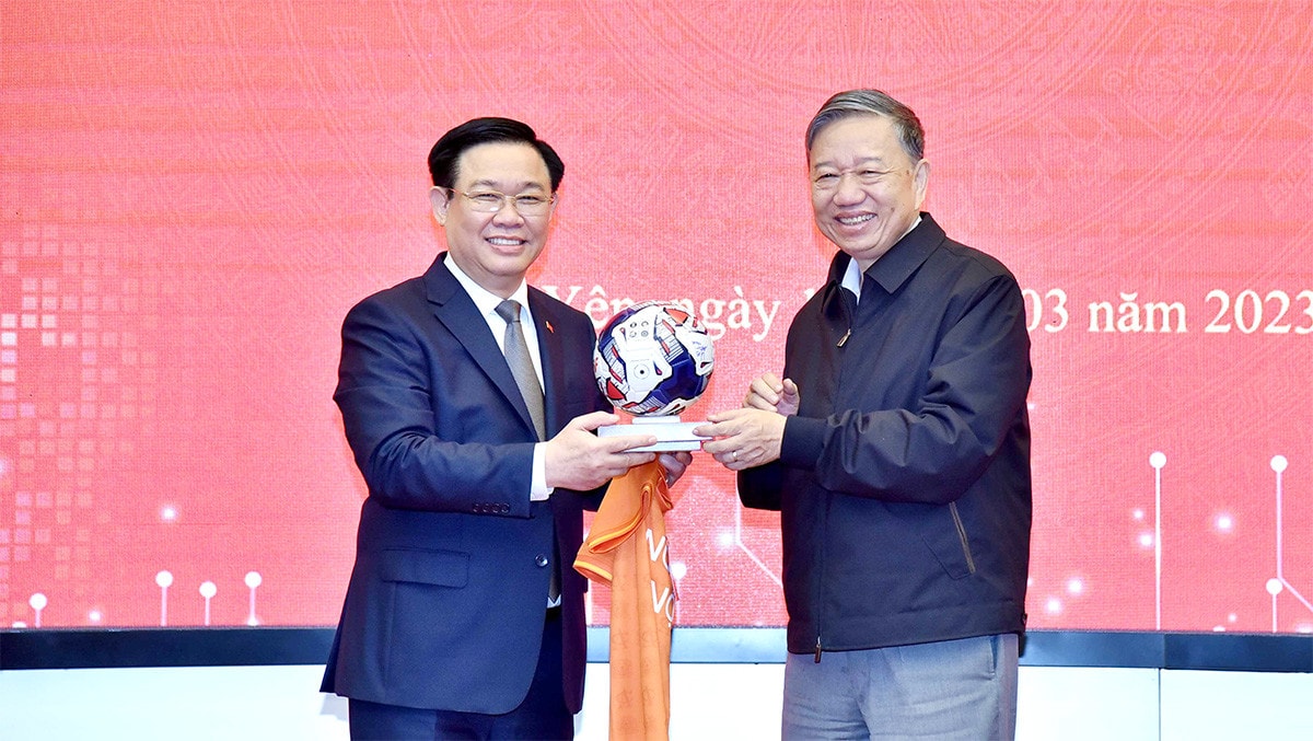 Chủ tịch Quốc hội Vương Đình Huệ thăm và làm việc tại tỉnh Hưng Yên -2