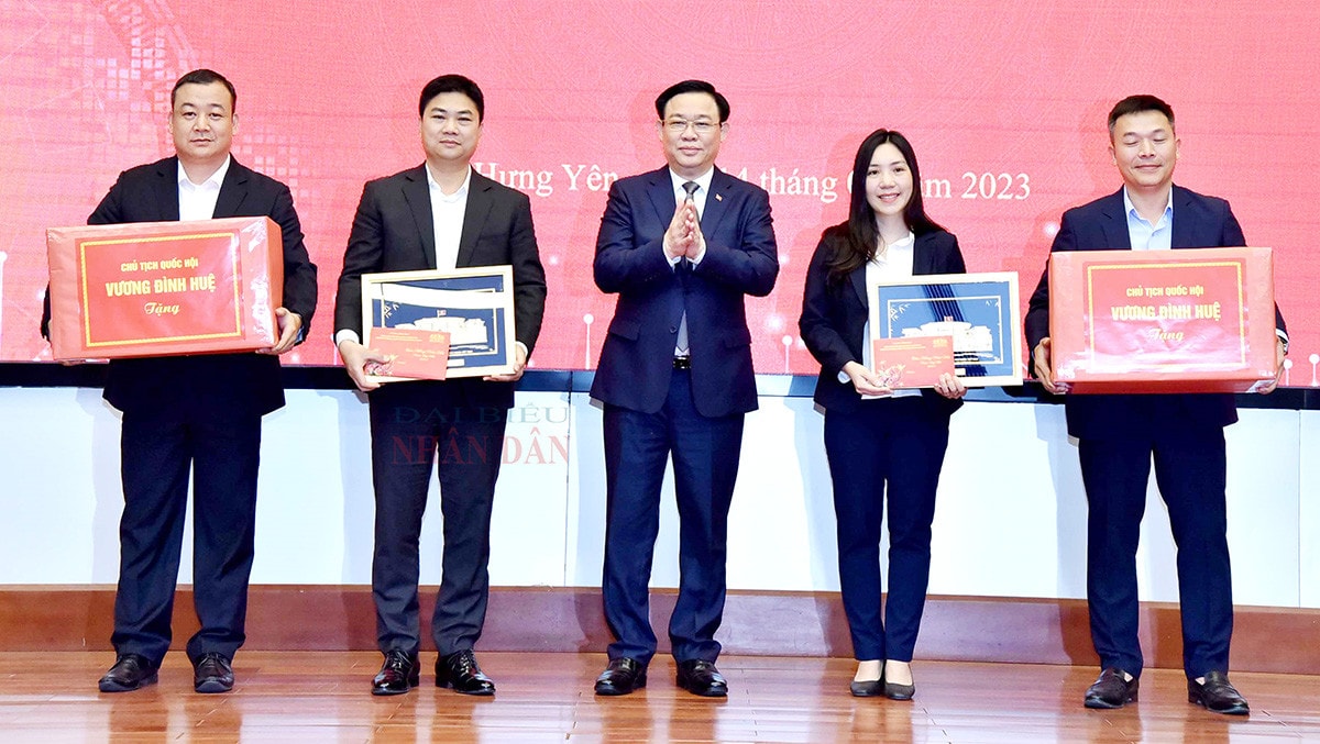 Chủ tịch Quốc hội Vương Đình Huệ thăm và làm việc tại tỉnh Hưng Yên -4