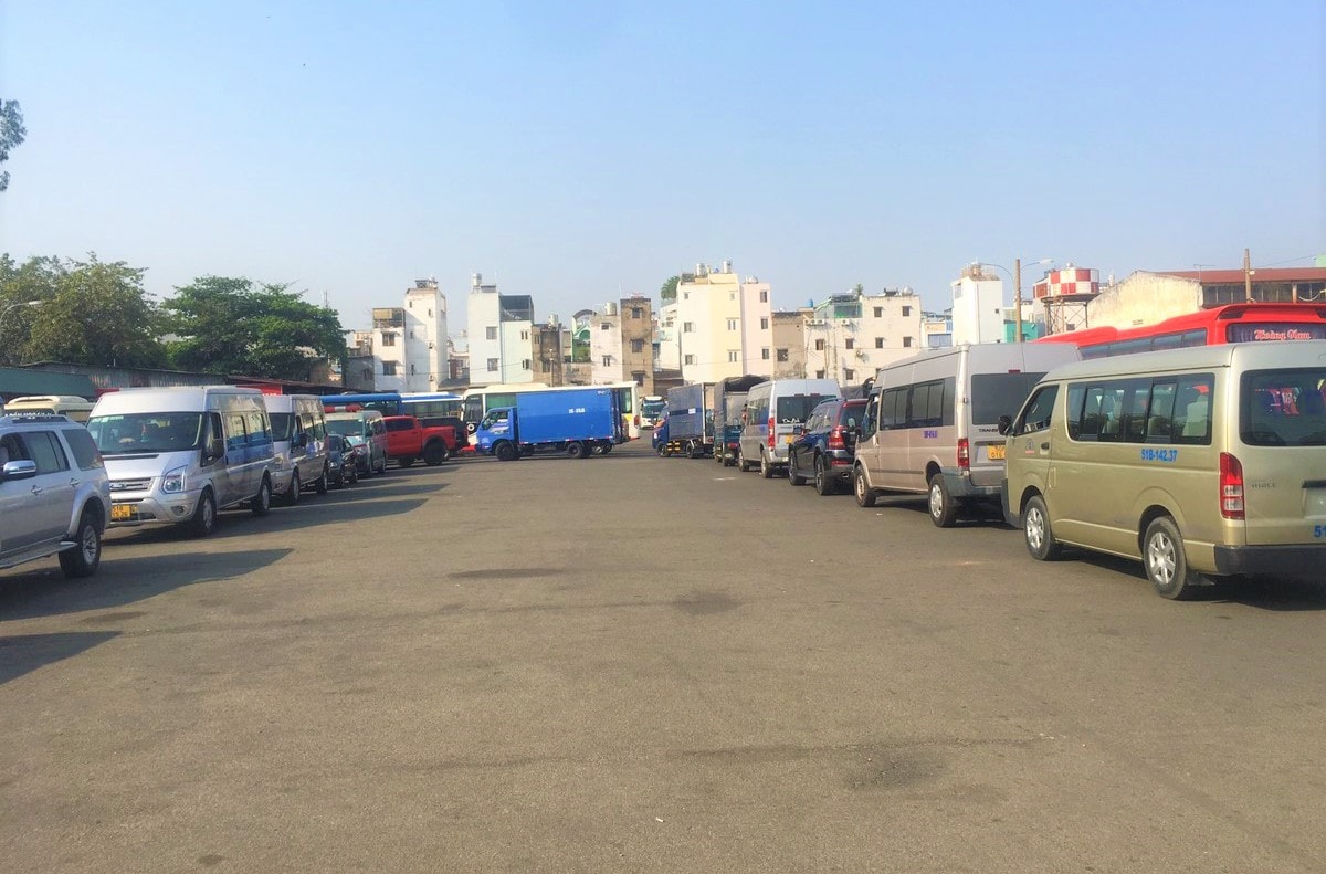 TP Hồ Chí Minh: Tài xế phấn khởi khi CSGT hỗ trợ đăng kiểm -0
