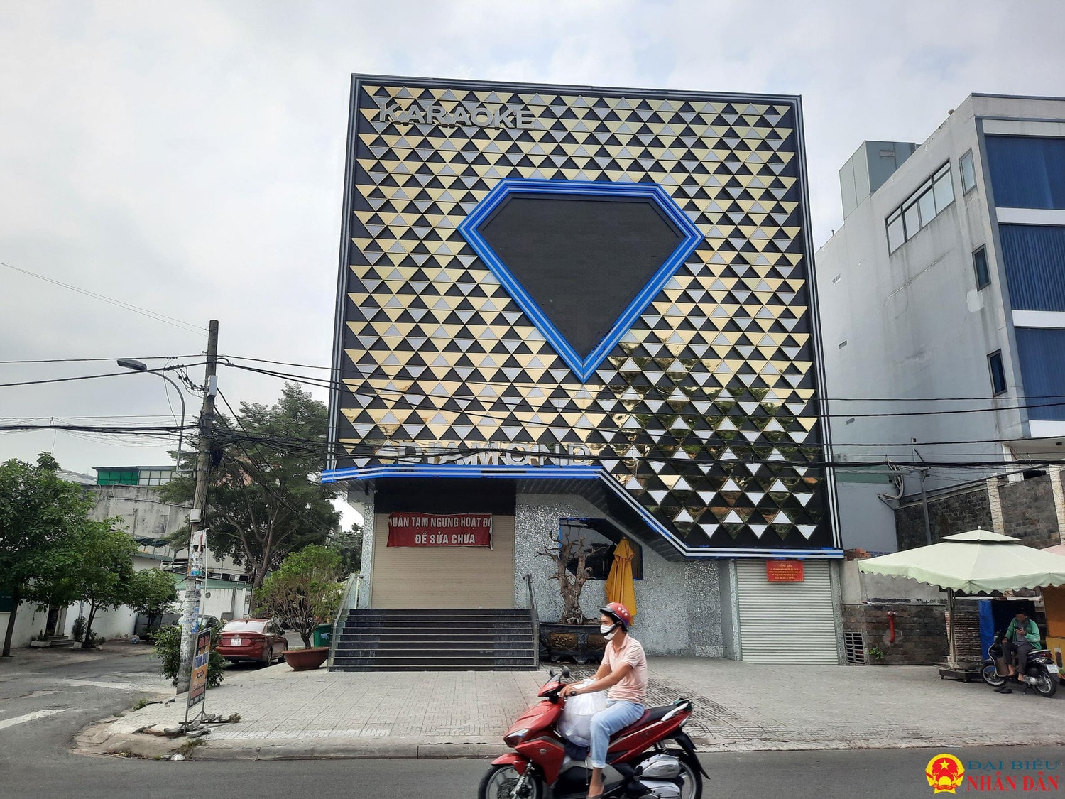 Nhà hàng karaoke nào đã vi phạm nghiêm trọng quy định phòng cháy chữa cháy, buộc phải dừng hoạt động? -0