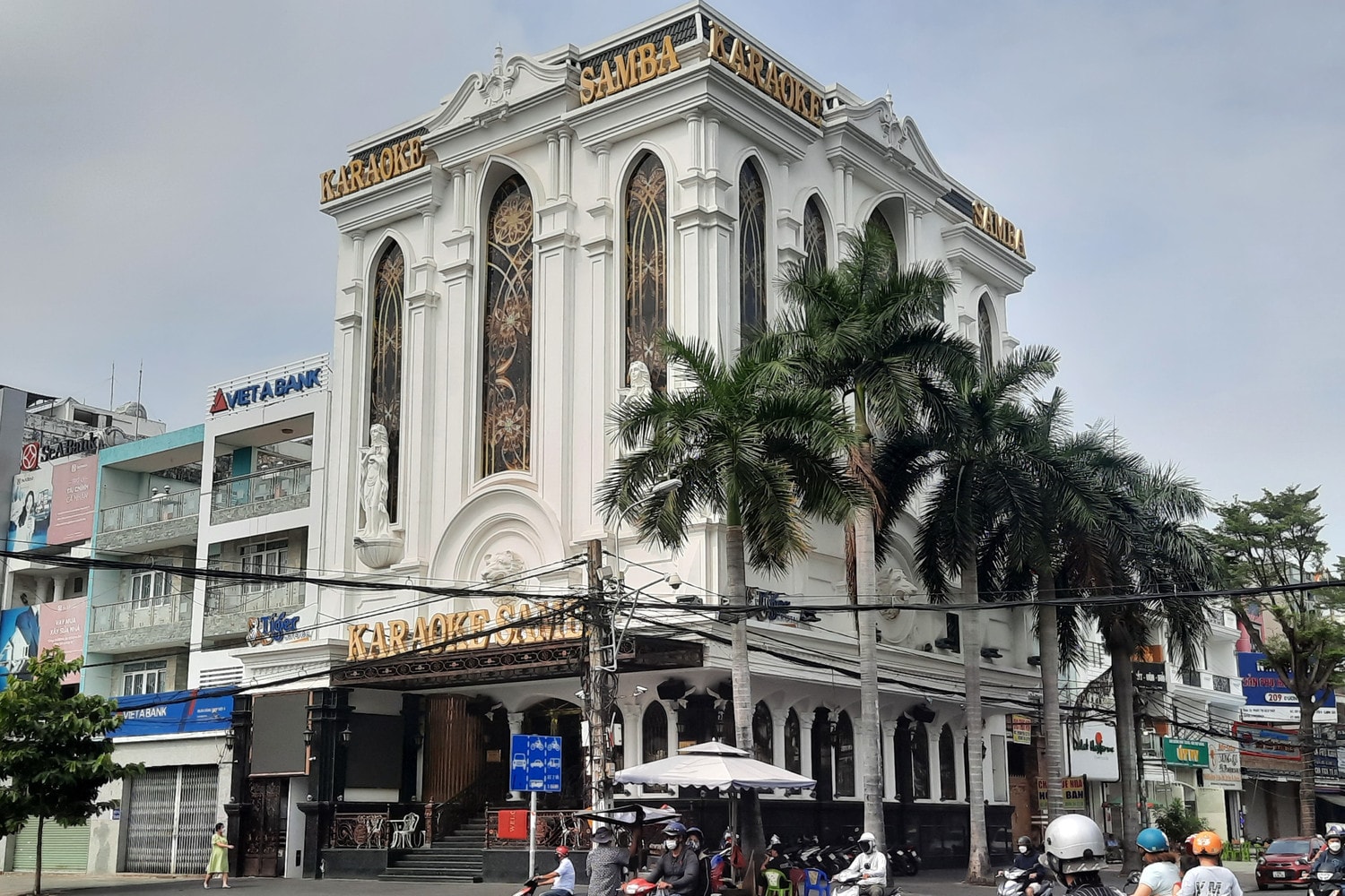 Nhà hàng karaoke nào đã vi phạm nghiêm trọng quy định phòng cháy chữa cháy, buộc phải dừng hoạt động? -0