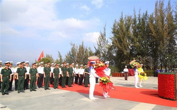 Dâng hương tưởng nhớ các Anh hùng Liệt sĩ Gạc Ma -0