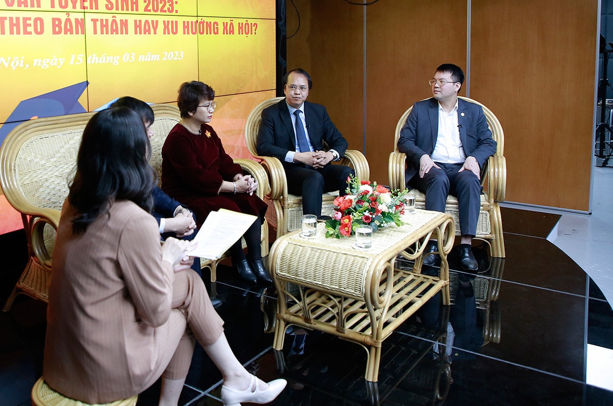 MC: Một số cơ sở đào tạo đưa ra quá nhiều phương thức xét tuyển. Theo thống kê của Bộ GD-ĐT, một số phương thức xét tuyển chưa hiệu quả, số thí sinh nhập học rất ít so với chỉ tiêu cũng như trong tổng số thí sinh nhập học. Vậy, năm nay các trường đưa ra phương thức xét tuyển ra sao?