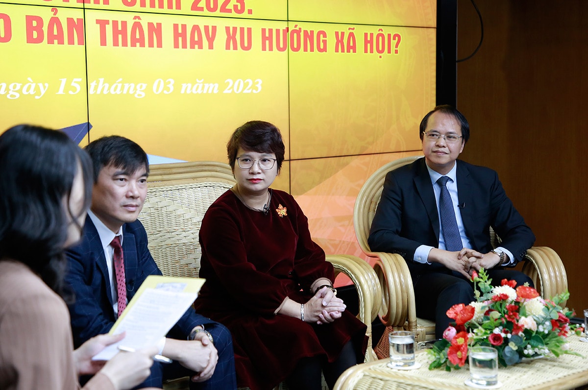 MC: Với trường hợp thí sinh đến thời điểm này - khi các kỳ thi đã cận kề vẫn chưa biết mình nên chọn ngành nghề nào, chưa biết bắt đầu tìm hiểu từ đâu thì các bạn nên làm như thế nào để chọn được một ngành học phù hợp?