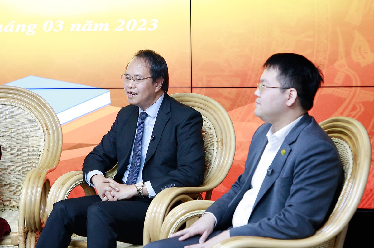 MC: Rất nhiều sinh viên sau khi học đại học được 1-2 năm rồi mới thấy mình không phù hợp ngành đã chọn. Trong trường hợp này, trường có chính sách gì để các bạn có cơ hội chọn lại không thưa các khách mời?