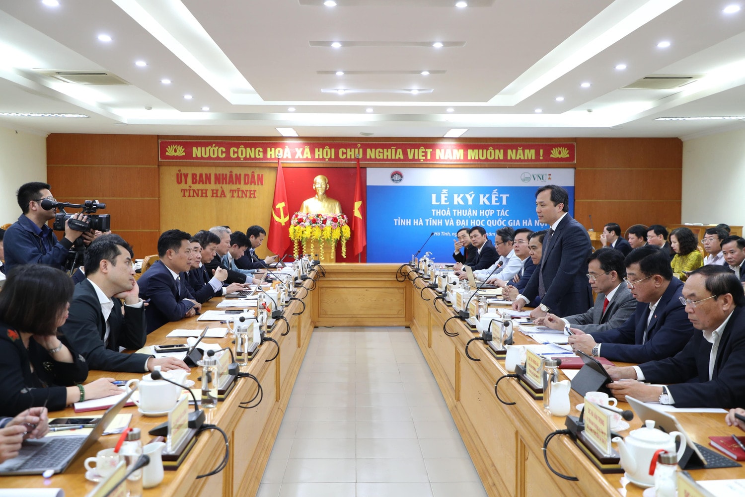 Buổi làm việc giữa Đại học Quốc gia Hà Nội và tỉnh Hà Tĩnh ngày 16.3 Xây dựng đề án Trường ĐH Hà Tĩnh trở thành trường thành viên ĐH Quốc gia Hà Nội -0