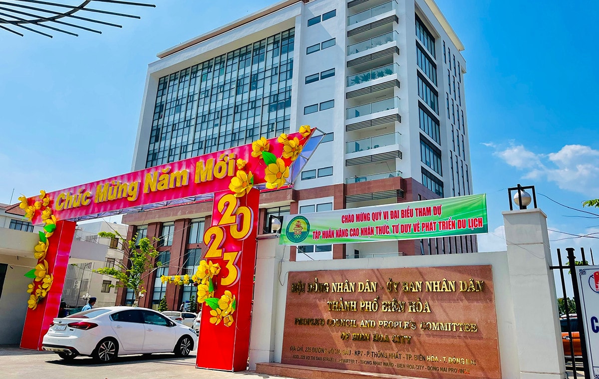 Chính quyền thu hồi đất của dân cho Công ty điện lực thuê nhưng không bồi thường