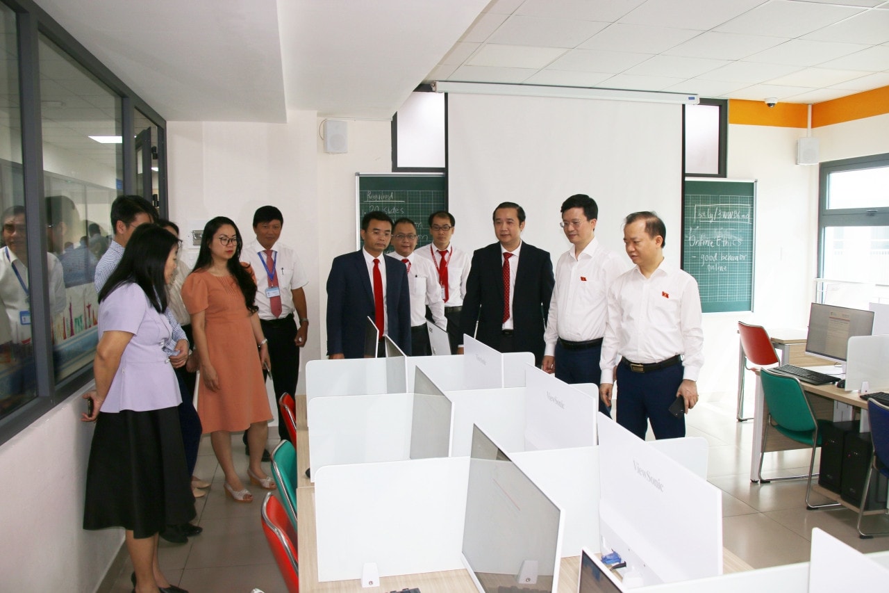 Đoàn giám sát kiểm tra cơ sở vật chất Trường tiểu học, THCS, THPT Hoàng Gia Đoàn giám sát của Ủy ban Thường vụ Quốc hội làm việc với một số cơ sở giáo dục tại TP. Hồ Chí Minh -0