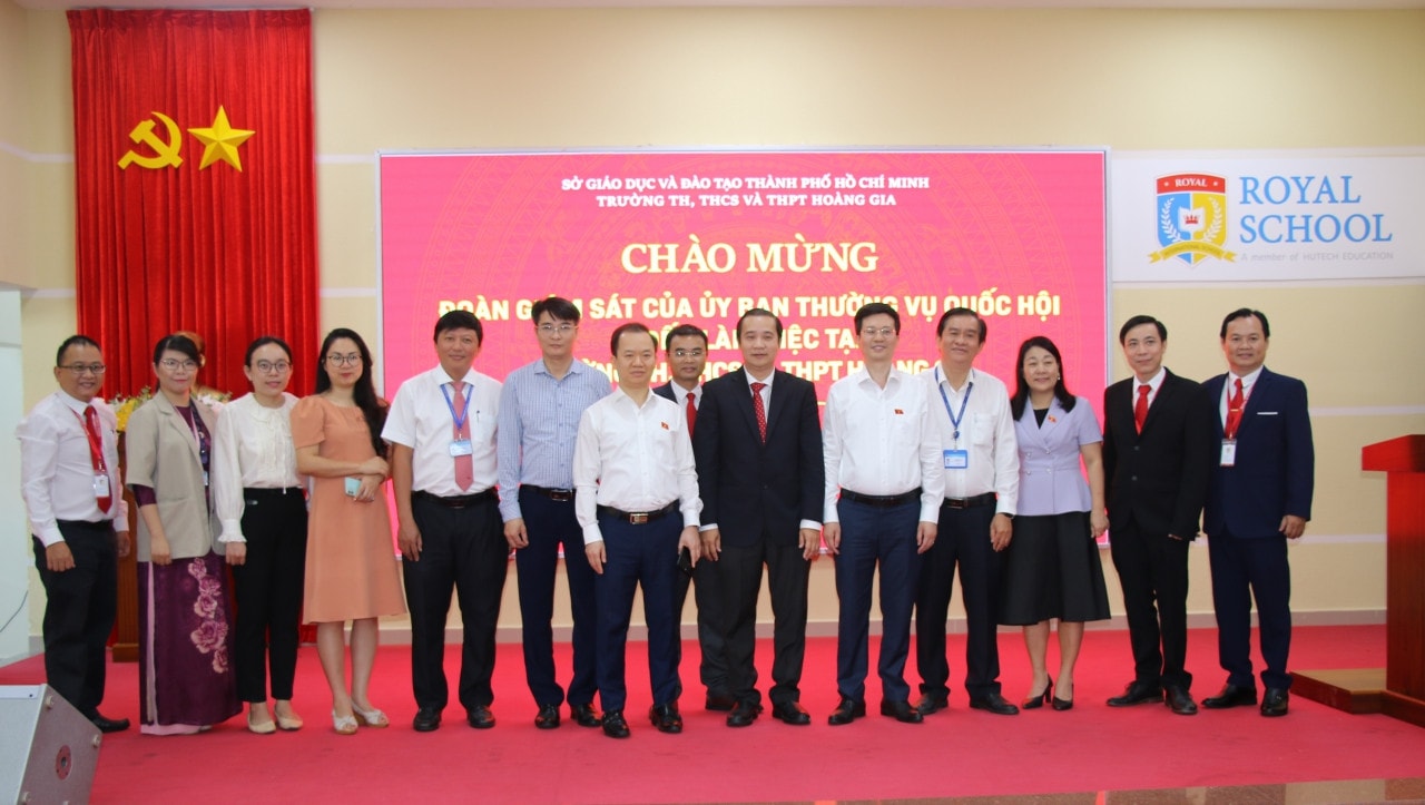 Đoàn giám sát với các thầy, cô giáo Trường tiểu học, THCS, THPT Hoàng Gia Đoàn giám sát của Ủy ban Thường vụ Quốc hội làm việc với một số cơ sở giáo dục tại TP. Hồ Chí Minh -0