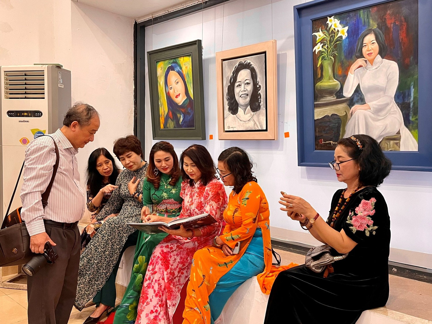 Chu Lượng và niềm đam mê vẽ chân dung phái đẹp -0