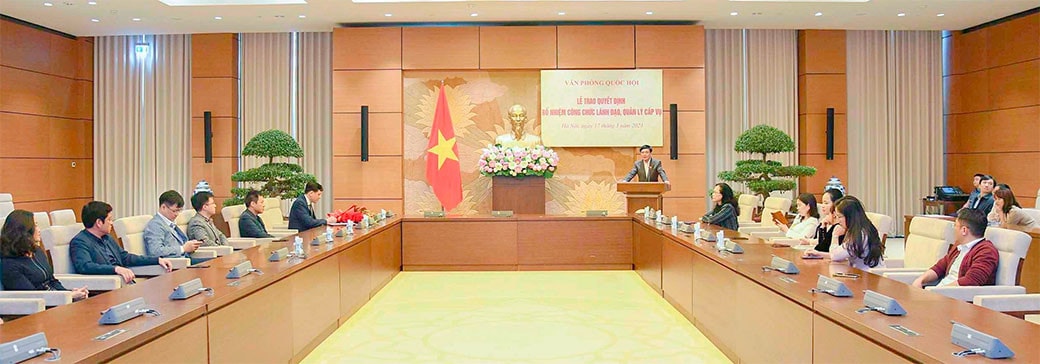 Văn phòng Quốc hội trao quyết định bổ nhiệm Vụ trưởng Vụ Phục vụ hoạt động giám sát -0